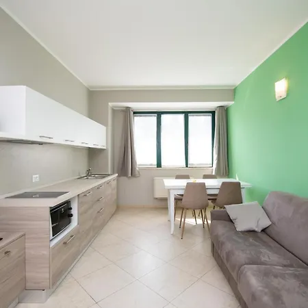 Luxury Martina 公寓式酒店 Moniga del Garda
