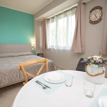 Luxury Martina Aparthotel 3*