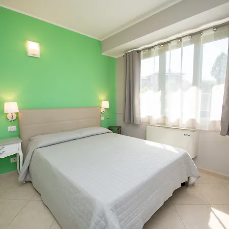 Luxury Martina 3* Moniga del Garda