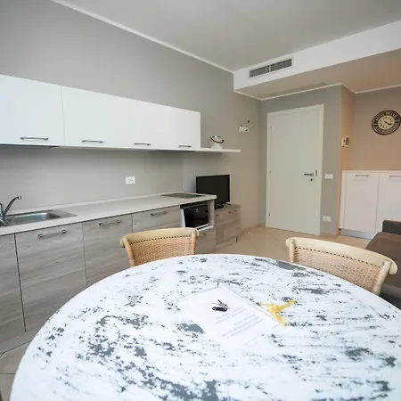Luxury Martina Aparthotel Moniga del Garda